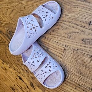 CROCS Women's Light Pastel Pink Floral Sandals Q18